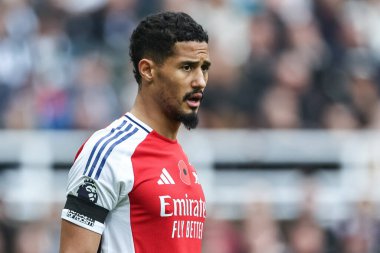 Premier Lig karşılaşmasında Arsenal 'den William Sthe Premier League' den Newcastle United, St. James 's Park, Newcastle, 2 Kasım 2024' te Arsenal 'e karşı