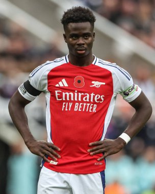 Arsenal 'den Bukayo Saka Premier Lig maçı sırasında Newcastle United ile St.James' s Park, Newcastle, 2 Kasım 2024 'te karşı karşıya geldi.