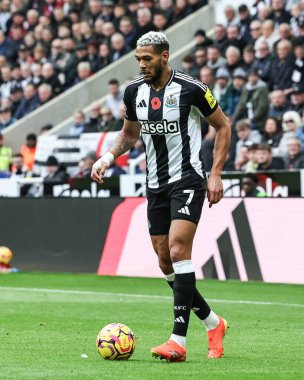 Newcastle United 'dan Joelinton Premier Lig maçı sırasında Newcastle United, St. James' s Park, Newcastle, 2 Kasım 2024 'te Arsenal' e karşı.
