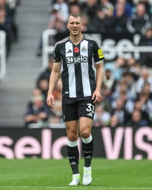 Newcastle United 'dan Dan Burn Premier League maçı sırasında Newcastle United ile St. James' s Park, Newcastle, 2 Kasım 2024 'te karşı karşıya geldi.