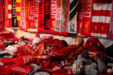 Liverpool FC hatıraları, UEFA Şampiyonlar Ligi, Lig Sahnesi maçı sırasında Anfield, Liverpool 'da Anfield, Liverpool' da 5 Kasım 2024 'te Liverpool-04 Leverkusen maçında Anfield dışında satışa sunuldu.