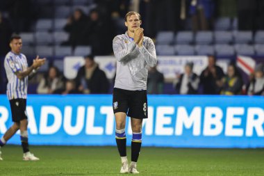 Sheffield Wednesday 'den Svante Ingelsson, 5 Kasım 2024' te İngiltere 'nin Sheffield kentinde oynanan ve Çarşamba günü oynanan Sky Bet Şampiyonası maçından sonra taraftarları alkışlıyor.