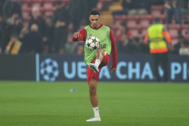 Liverpool 'dan Trent Alexander-Arnold UEFA Şampiyonlar Ligi, Lig Sahne Maçı' nda Liverpool 'a karşı Bayer 04 Leverkusen maçında maç öncesi ısınma oturumunda Anfield, Liverpool, İngiltere, 5 Kasım 2024