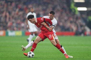 Liverpool 'dan Curtis Jones, Bayer Leverkusen' den Granit Xhaka 'yı UEFA Şampiyonlar Ligi, Lig Sahne Maçı' nda, Liverpool Bayer 04 Leverkusen 'e karşı Anfield, Liverpool, Birleşik Krallık' ta 5 Kasım 2024 'te durdurdu.