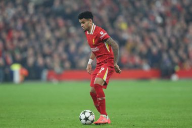 Liverpool 'dan Luis Daz, UEFA Şampiyonlar Ligi, Lig Sahne Maçı' nda Liverpool Bayer 04 Leverkusen 'e karşı Anfield, Liverpool, Birleşik Krallık' ta 5 Kasım 2024 'te top ile birlikte.
