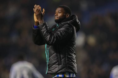 Sheffield 'li Dominic Iorfa, 5 Kasım 2024' te İngiltere 'nin Sheffield kentinde oynanan ve Çarşamba günü oynanan Sky Bet Şampiyonası maçından sonra taraftarları alkışlıyor.