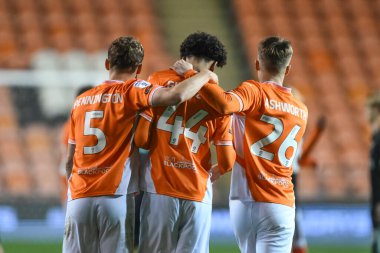 Takudzwa Gwanzura, Bristol Street Motors Kupası 'nda 6 Kasım 2024' te Bloomfield Road, Blackpool 'da Liverpool U21' e karşı oynadığı penaltıyı kaçırdıktan sonra Blackpool 'lu Matt Pennington ve Zac Ashworth tarafından teselli edildi.