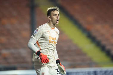 Blackpool 'dan Harry Tyler takımına Bristol Street Motors Kupası' nda Liverpool U21 'e karşı Bloomfield Road, Blackpool, 6 Kasım 2024' te oynanan maçta talimat verdi.
