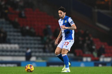 Blackburn Rovers 'dan Lewis Travis, 6 Kasım 2024' te İngiltere 'nin Blackburn kentinde oynanan Blackburn Rovers-Stoke City maçında sahada.