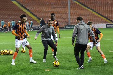 Richard Keogh 'un ilk takımı Blackpool' un antrenörünü ve Bristol Street Motors Kupası maçında Liverpool U21 'e karşı Bloomfield Road, Blackpool, İngiltere' de 6 Kasım 2024 