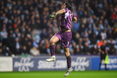 Derby County 'den Jacob Widell Zetterstrm, Coventry Building Society Arena, Coventry, İngiltere, 6 Kasım 2024' te oynanan Sky Bet Şampiyonası maçında takımının 0-2 kazanma hedefini kutluyor.