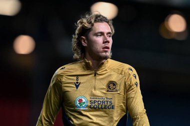 Blackburn Rovers 'dan Todd Cantwell, 6 Kasım 2024' te İngiltere 'nin Ewood Park kentinde oynanan Blackburn Rovers-Stoke City maçının öncesinde ısınıyor.