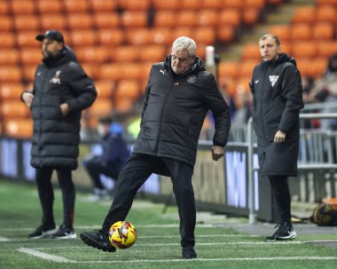 Blackpool 'un baş antrenörü Steve Bruce, 6 Kasım 2024' te Bloomfield Road, Blackpool 'da Liverpool U21' e karşı oynanan Bristol Street Motors Kupası karşılaşmasında topu kontrol ediyor.