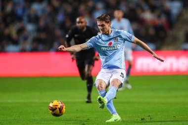 Coventry City 'den Jack Rudoni, Coventry Building Society Arena, Coventry, İngiltere' de oynanan Coventry City - Derby County maçında pas veriyor.