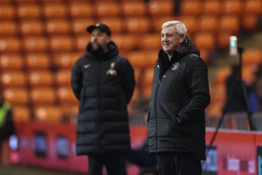 Bristol Street Motors Kupası 'nda Blackpool' un koçu Steve Bruce Liverpool U21 'e karşı 6 Kasım 2024' te Bloomfield Road, Blackpool 'da oynanan maçta gülümsedi.