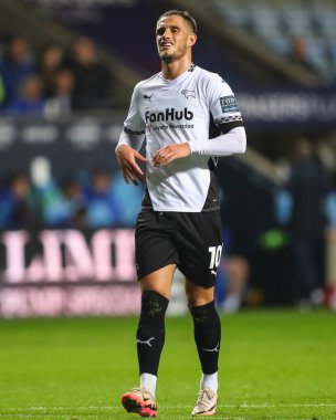 Derby County takımından Jerry Yates 6 Kasım 2024 tarihinde Coventry City - Derby County maçı sırasında Coventry Building Society Arena, Coventry, İngiltere
