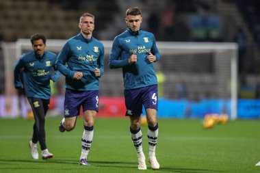 Preston North End 'den Ben Whiteman 6 Kasım 2024' te İngiltere 'nin Deepdale kentinde oynanan Sky Bet Şampiyonası maçında Preston North End - Sunderland maçında ısınma turunda