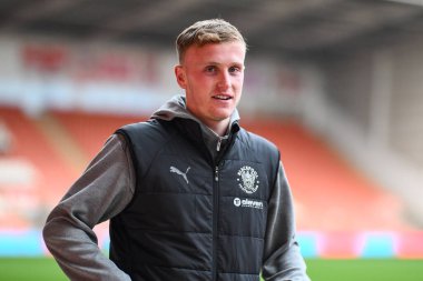 Blackpool 'dan Ryan Finnigan, 6 Kasım 2024' te Bloomfield Road, Blackpool 'da Liverpool U21' e karşı oynanan Bristol Street Motors Kupası 'nın önünde geldi.