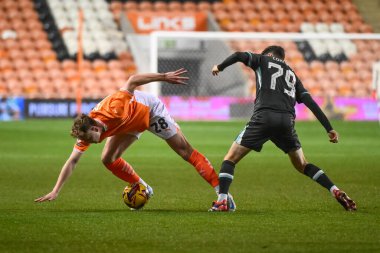 Blackpool 'dan Ryan Finnigan ve Liverpool' dan Dominic Corness Bristol Street Motors Kupası karşılaşmasında Liverpool U21 'e karşı Bloomfield Road, Blackpool, İngiltere, 6 Kasım 2024