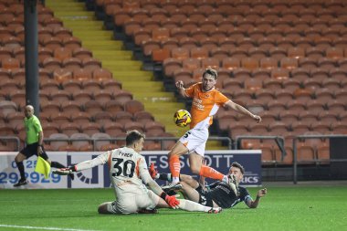 Blackpool 'dan Harry Tyler, Liverpool' lu Lucas Pitt 'i Bristol Street Motors Kupası' nda Liverpool U21 'e karşı Bloomfield Road, Blackpool, İngiltere' de 6 Kasım 2024 'te oynanan maçta kurtardı.