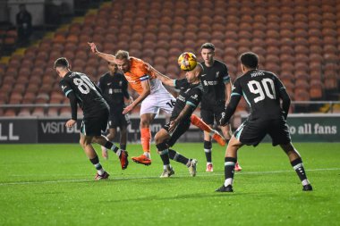 Blackpool 'dan Jordan Rhodes, 6 Kasım 2024' te Bloomfield Road, Blackpool 'da Liverpool U21' e karşı oynanan Bristol Street Motors Kupası karşılaşmasında kalede şut çekti.