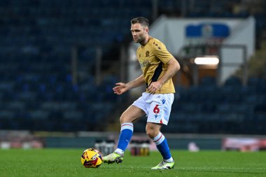 Blackburn Rovers 'dan Sondre Tronstad, 6 Kasım 2024' te Blackburn, İngiltere 'de oynanan Blackburn Park' taki Blackburn Rovers-Stoke City maçının öncesinde ısınıyor.