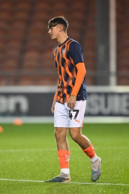 Blackpool 'dan Jack Richardson Bristol Street Motors Kupası öncesi ısınma maçında Liverpool U21' e karşı Bloomfield Road, Blackpool, İngiltere, 6 Kasım 2024