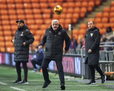 Blackpool 'un baş antrenörü Steve Bruce, 6 Kasım 2024' te Bloomfield Road, Blackpool 'da Liverpool U21' e karşı oynanan Bristol Street Motors Kupası karşılaşmasında topu kontrol ediyor.