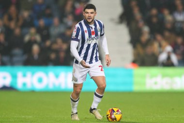 West Bromwich Albion 'dan Alex Mowatt, 7 Kasım 2024' te West Bromwich Albion, The Hawthorns, West Bromwich, Birleşik Krallık 'ta Burnley' e karşı oynanan Sky Bet Şampiyonası maçında iş başında.