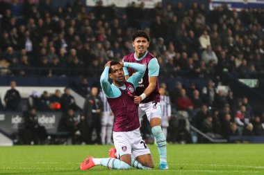 Burnley 'den Lucas Pires, 7 Kasım 2024' te West Bromwich Albion 'a karşı Burnley' nin oynadığı The Hawthorns, West Bromwich, Birleşik Krallık 'ta oynanan Gökyüzü İddia Şampiyonası maçında kaleye vurmasına tepki gösterdi.