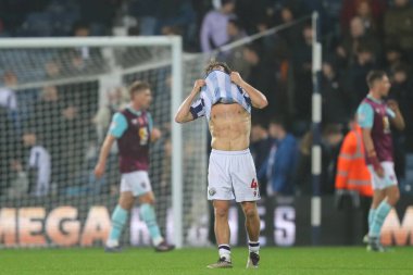 West Bromwich Albion takımlarından Callum Styles, 7 Kasım 2024 'te The Hawthorns, West Bromwich, Birleşik Krallık' ta West Bromwich Albion 'a karşı oynanan Sky Bet Şampiyonası maçında takımına tam zamanlı tepki gösterdi.