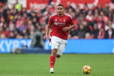 Nottingham Ormanı 'ndan Murillo Santiago Premier League maçında Nottingham Forest, Newcastle United' a karşı City Ground, Nottingham, İngiltere 'de 10 Kasım 2024' te oynanan maçta topu aldı.