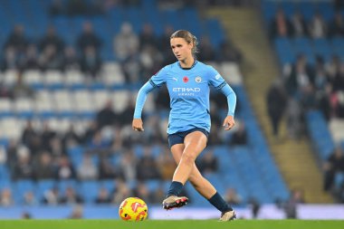 Manchester City 'den Kerstin Casparij Barclays Bayanlar Süper Ligi karşılaşmasında pas veriyor Manchester City Women vs Tottenham Hotspurs Kadınlar Etihad Stadyumu, Manchester, İngiltere, 8 Kasım 2024