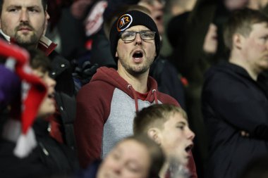 Barnsley taraftarları, 8 Kasım 2024 'te İngiltere' nin Oakwell kentinde oynanan Sky Bet 1 maçında Barnsley ile Rotherham United arasındaki 2-0 'lık galibiyeti kutladılar.