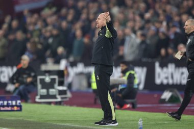 Premier Lig karşılaşmasında Everton 'ın teknik direktörü Sean Dyche, 9 Kasım 2024' te Londra Stadyumu 'nda West Ham United' a karşı Everton maçında tepki gösterdi.