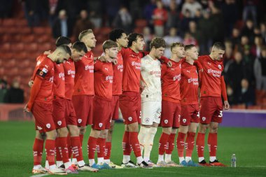 Son maça, 8 Kasım 2024 'te İngiltere' nin Oakwell kentinde oynanan Sky Bet 1 maçında Barnsley ve Rotherham United arasındaki maçta oyuncular ve taraftarlar bir dakikalık saygı duruşunda bulundu.