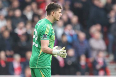Newcastle 'dan Nick Pope 10 Kasım 2024' te Nottingham Forest, Newcastle United 'a karşı oynadığı Premier League maçında takım talimatlarını verir.