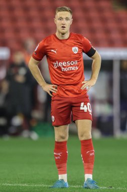 Barnsley takımından Davis Keillor-Dunn 8 Kasım 2024 'te Oakwell, Barnsley' de Barnsley-Rotherham United maçında