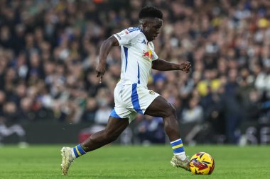 Leeds United takımından Wilfried Gnonto, 9 Kasım 2024 tarihinde Leeds, İngiltere 'deki Elland Road' da oynanan Leeds United-Queens Park Rangers maçında topu aldı.