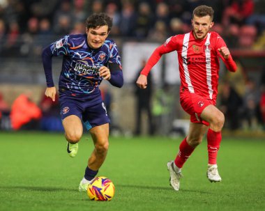 Blackpool 'dan Kyle Joseph, Leyton Orient' li Tom James 'in 9 Kasım 2024' te Gaughan Group Stadyumu 'nda oynanan 1.