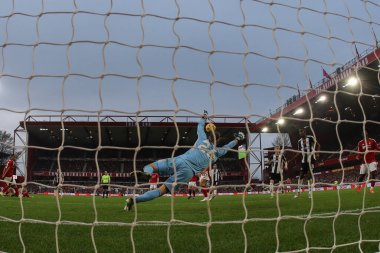 Newcastle 'dan Joelinton Premier Lig maçında Nottingham Forest, Newcastle United' a karşı City Ground, Nottingham, İngiltere 'de 10 Kasım 2024' te 1-2 berabere kaldı.