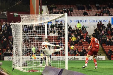 Barnsley 'den Ben Killip, 8 Kasım 2024' te İngiltere 'nin Oakwell kentinde oynanan Sky Bet 1 maçında Barnsley-Rotherham United maçında kurtarıyor.