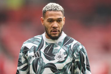 Newcastle 'dan Joelinton Premier League maçı sırasında Nottingham Forest, Newcastle United' a karşı City Ground, Nottingham, İngiltere 'de 10 Kasım 202' de oynanan ısınma maçında