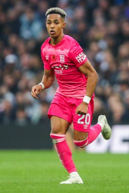 Ipswich Town 'dan Omari Hutchinson Premier Lig maçı sırasında Tottenham Hotspur Ipswich Town' a karşı Tottenham Hotspur Stadyumu, Londra, İngiltere, 10 Kasım 2024