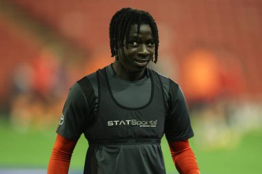 Barnsley 'li Fbio Jal, Sky Bet Ligi 1 maçı sırasında Oakwell, Barnsley, Barnsley United' a karşı 8 Kasım 2024 'te oynanan ısınma maçında