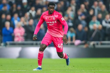 Ipswich Town 'dan Axel Tuanzebe Premier Lig maçı sırasında Tottenham Hotspur Ipswich Town' a karşı Tottenham Hotspur Stadyumu, Londra, İngiltere, 10 Kasım 2024