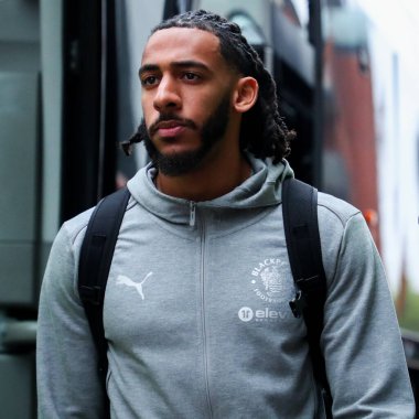 Blackpool 'dan Dom Thompson, 9 Kasım 2024' te Gaughan Group Stadyumu 'nda oynanan Sky Bet 1 karşılaşması öncesinde Gaughan Group Stadyumu' na geldi.
