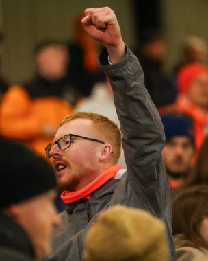 Blackpool taraftarları, takımların 9 Kasım 2024 'te İngiltere' nin Gaughan Group Stadyumu 'nda oynanan 1.