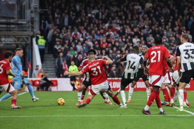 Newcastle 'dan Alexander Isak Premier Lig maçında Nottingham Forest, Newcastle United' a karşı City Ground, Nottingham, İngiltere 'de 10 Kasım 2024' te 1-1 berabere kaldı.