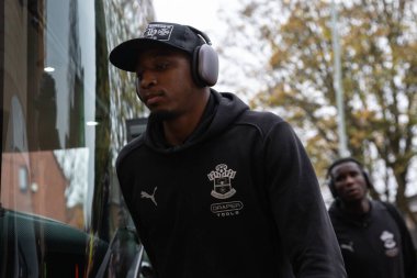 Southampton 'dan Joe Aribo, 9 Kasım 2024' te Wolverhampton Wanderers, Molineux, Wolverhampton, Birleşik Krallık 'ta Southampton maçında Premier Lig maçından önce geldi.